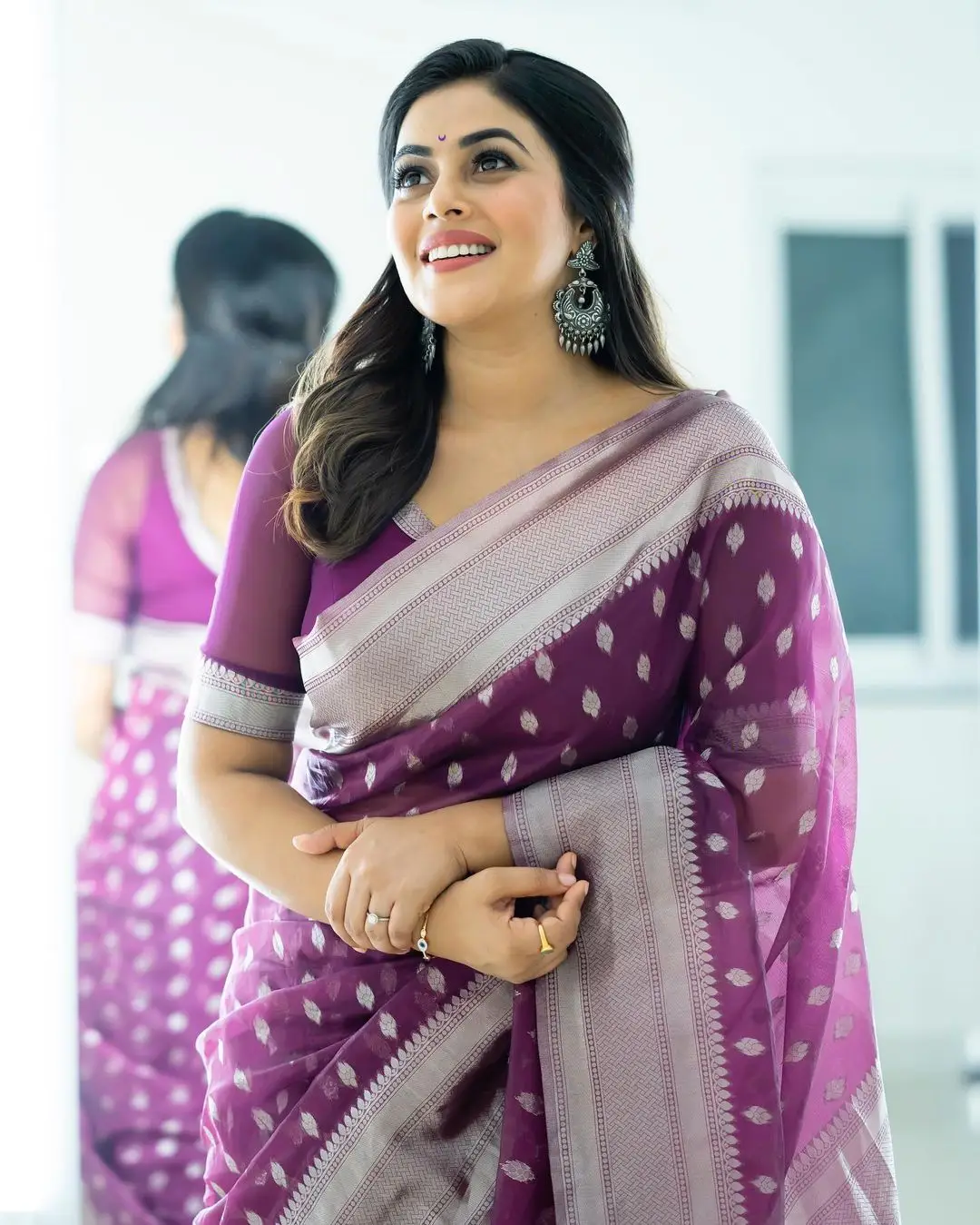 Shamna Kasim Wearing Beautiful Earrings Violet Designer Saree